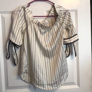 Black and white scoop top
